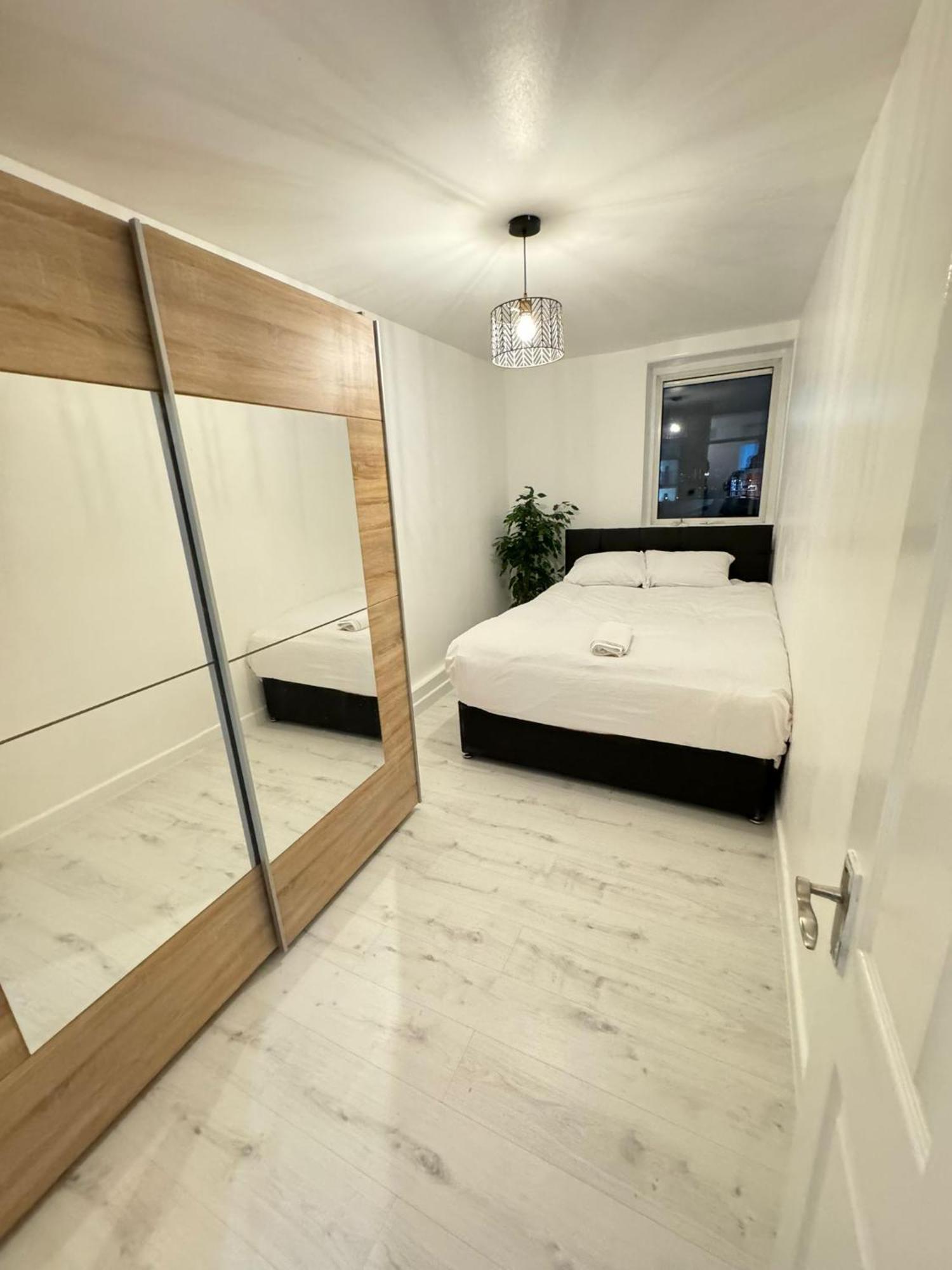 2 Bedroom Flat Near Kilburn Park Londra