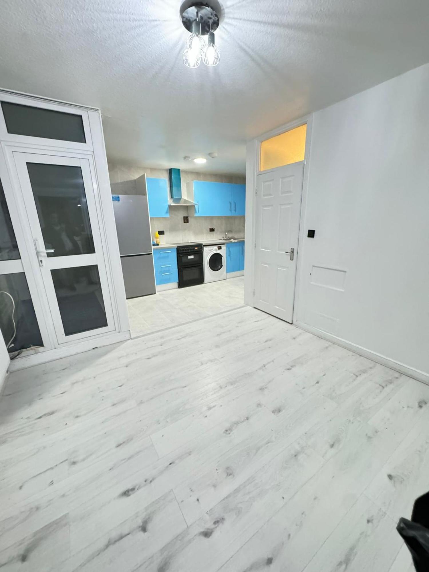 2 Bedroom Flat Near Kilburn Park Londra
